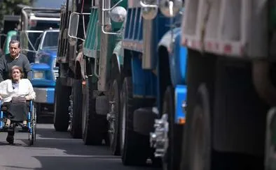La pesada factura de abastecer a Bogotá: carga, emisiones y una renovación estancada