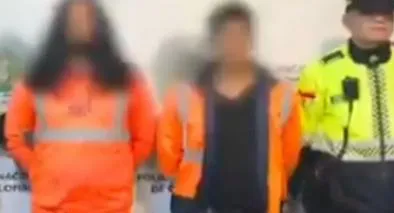Dos operarios del aeropuerto El Dorado fueron capturados con siete kilos de cocaína en sus casilleros. Pretendían colar la droga en un vuelo internacional.