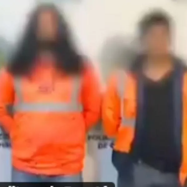 Dos operarios del aeropuerto El Dorado fueron capturados con siete kilos de cocaína en sus casilleros. Pretendían colar la droga en un vuelo internacional.