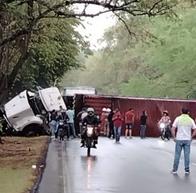 accidente vía Ibagué Honda tractomula camiones Tolimaaccidente vía Ibagué Honda tractomula camiones Tolimaaccidente vía Ibagué Honda tractomula camiones 