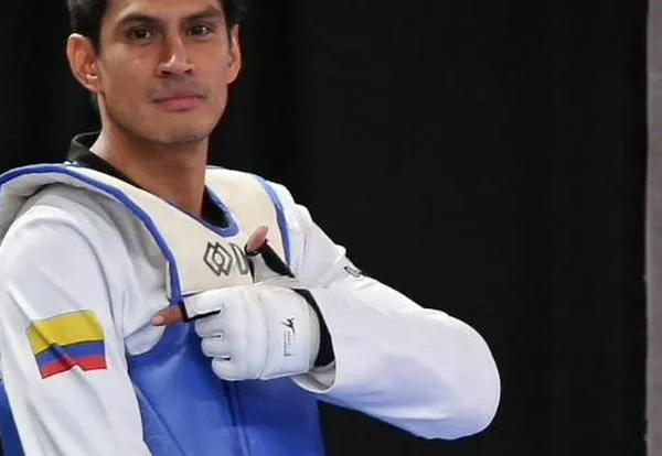 Imágenes | La emotiva dedicatoria de un atleta caleño a las víctimas del sismo del 10 de agosto