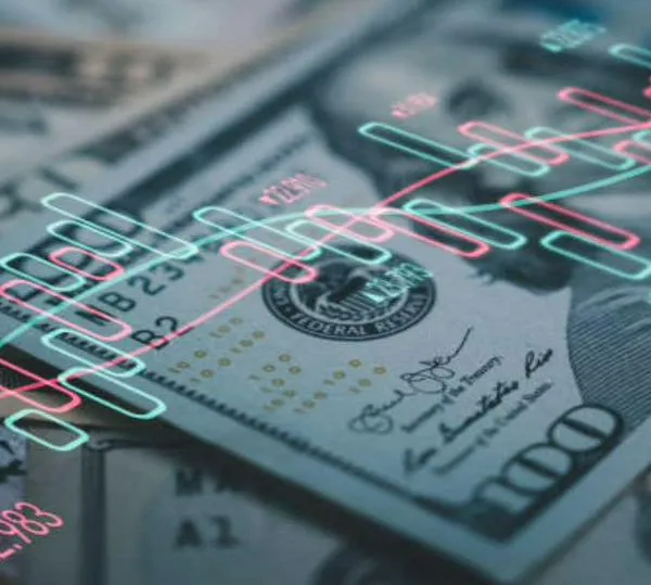 Dólar cae este viernes, pero se resiste a estar por debajo de los $3.300 