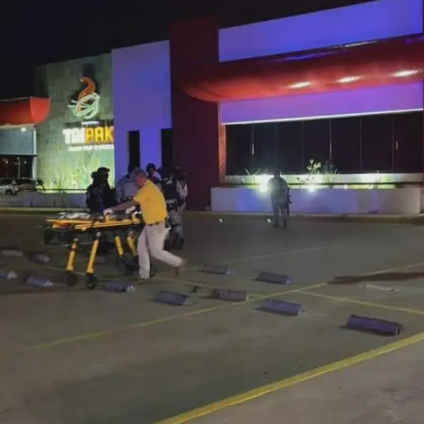 Afueras del restaurante en el que se presentó una balacera que dejó un fallecido y al cantante Víctor Valverde herido