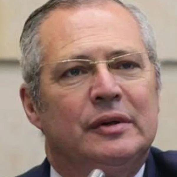 Iván Name pierde la investidura como senador: señalan de tráfico de influencias