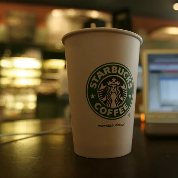 Starbucks cerrará 250 cafeterías: reveló cuánto le costará la reestructuración