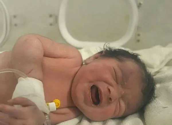 ¡Macabro hallazgo! Hallan cuerpo de bebé oculto durante años