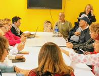 Personas mayores de Engativá aprenden sobre inteligencia artificial de la mano del SENA 