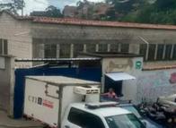 Joven ingresó armado a un colegio y se disparó en la cabeza