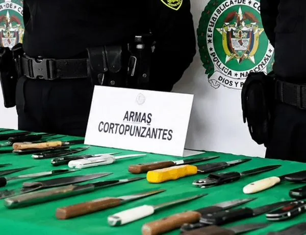 Más de 1.400 armas cortopunzantes fueron incautadas durante jornada de prevención en Bogotá 