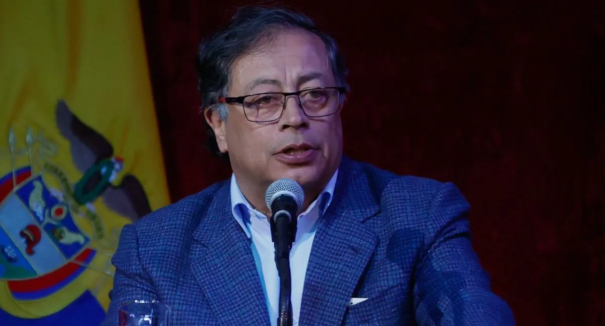 El expresidente Gustavo Petro volvió a escribir en la madrugada