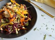 Ensalada de pollo estilo vietnamita, receta fresca y saludable