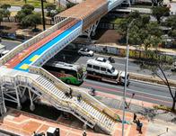 Entra en servicio nuevo puente peatonal sobre la avenida Boyacá con calle 12B 