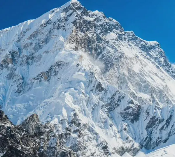 Al menos 10 alpinistas y guías están desaparecidos tras avalancha en el Himalaya