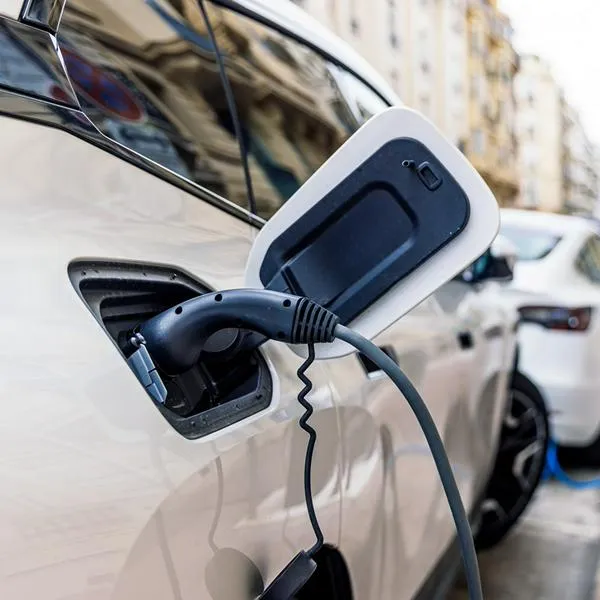 Dian tiene caos por devolución del IVA de carros eléctricos