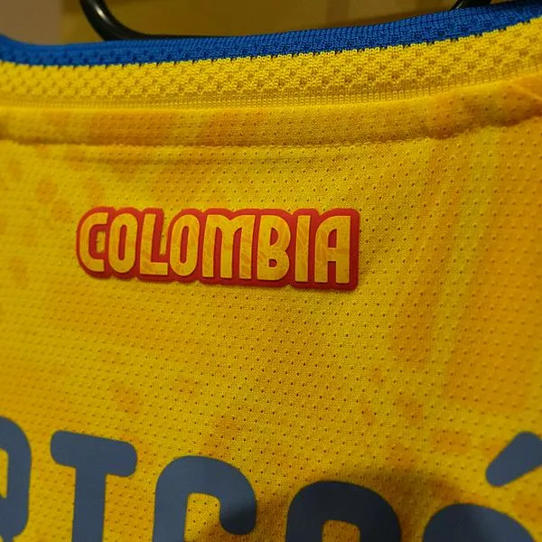 Camiseta Adidas Colombia 2026 para hombre con descuento