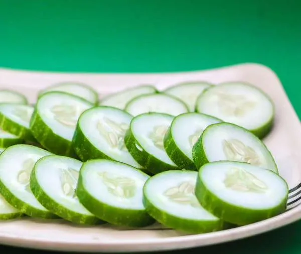 Cómo hacer encurtidos de pepino con hierbabuena en casa