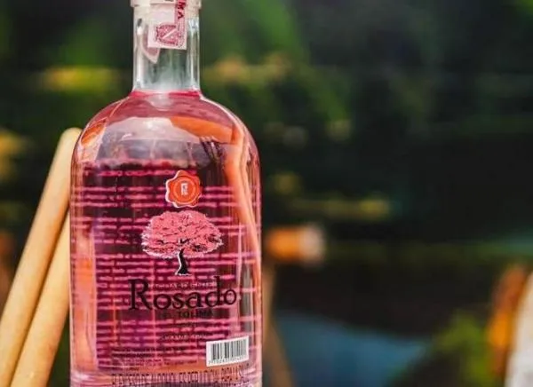 Así nace el Aguardiente Rosado del Tolima dentro de su fábrica