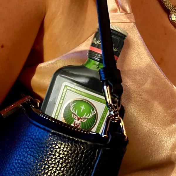 Jägermeister de 200 ml en OXXO: precio, detalles y dónde comprarlo en Colombia