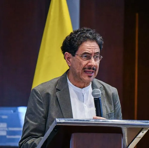 El senador Iván Cepeda denunció un supuesto plan para fabricar falsos testimonios y abrirle un proceso judicial en Estados Unidos. 