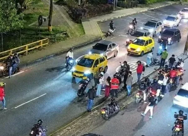 Dos jóvenes fueron arrollados por carro fantasma en Medellín: ambos murieron