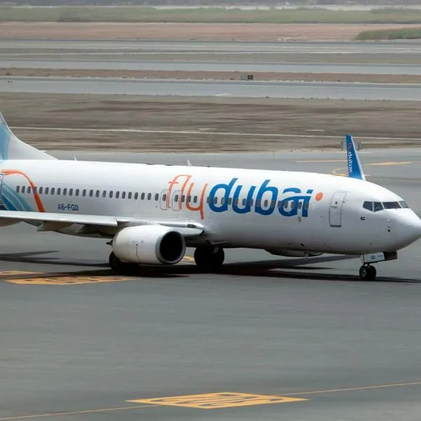 Un pasajero del vuelo de FlyDubai desviado a Arabia Saudí compartió un estremecedor video con sus hijos tras ayudar a dominar al agresor en cabina.