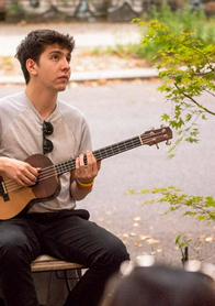 Matías García Jaramillo, un solista colombiano del cuatro que viaja por el mundo