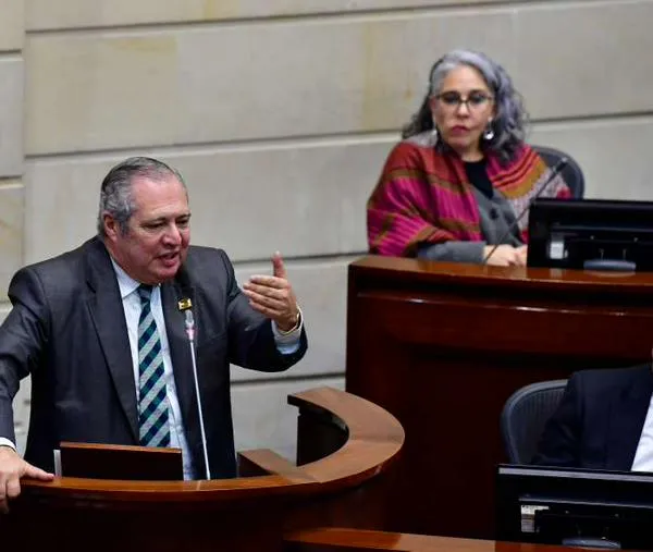 Pulso por pensional de Petro vuelve al Congreso: piden revisar actuación de Name en trámite