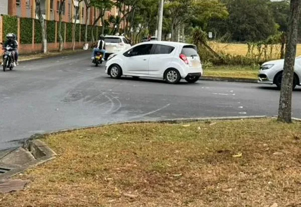 Tras difusión de 90 Minutos a denuncia ciudadana, mejoran señalización en vía del sur
