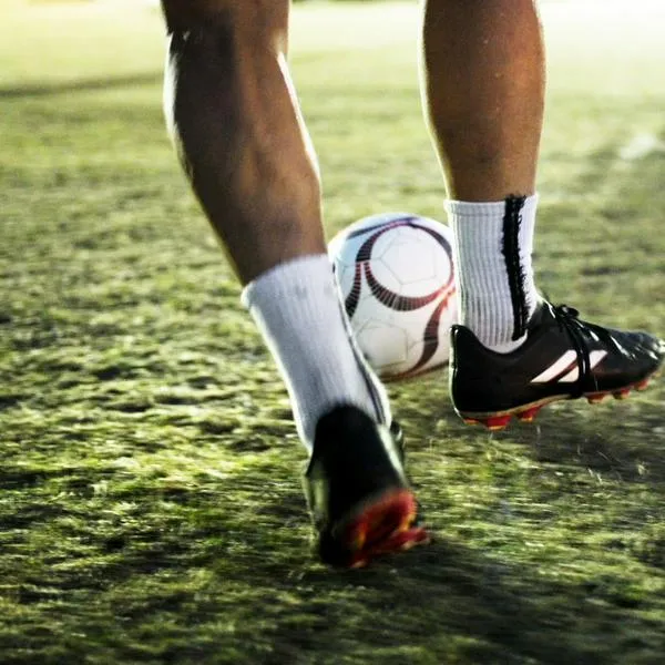 Medias de fútbol antideslizantes con agarre: 4 pares por menos de 50.000 pesos