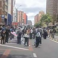 Se registra una manifestación en la carrera 7 con calle 40 en Bogotá. Hay afectaciones viales intermitentes y desvíos en rutas de TransMiZonal. 