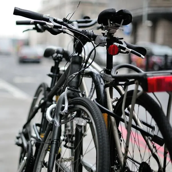 Candado para bicicleta en U con cable de 1,5 metros por menos de 100.000