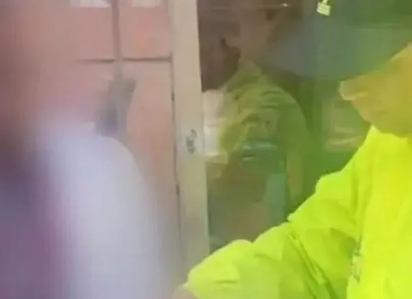 Capturan a profesor por cometer actos contra un estudiante de 15 años