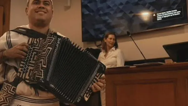 Valledupar llega a París con artesanías, diseño y un Rey Vallenato: así es la delegación que participa en la Semana de la Moda