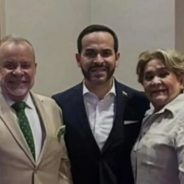 Conoce la emotiva imagen y los detalles de la exitosa recuperación del padre del presidente Abelardo De La Espriella tras su delicada cirugía en Bogotá.