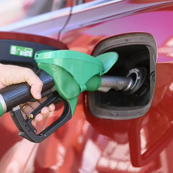 Estas son las ciudades con los precios más caros y más baratos de gasolina