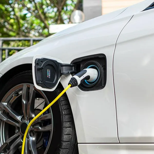 Carros eléctricos e híbridos rompen récord en Colombia y dominan mercado