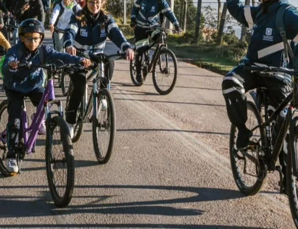  Bogotá estrena señales para rutas escolares seguras y fortalece Al Colegio en Bici en la ruralidad 