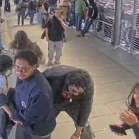 Imágenes de personas colándose en masa en Transmilenio, en estación de Madelena