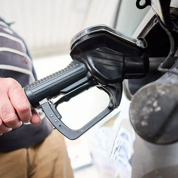 Minenergia hizo caso a De la Espriella y tumbó oficialmente alza en gasolina