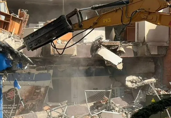 Imágenes | Avanza la demolición de edificios afectados por el terremoto en el sur de Cali