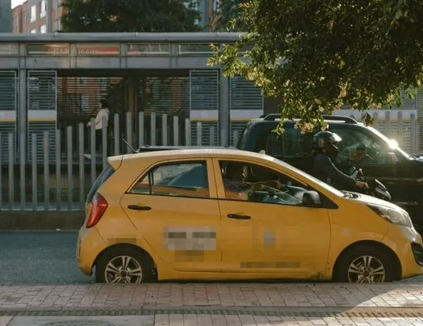 Usuarios de taxi podrán consultar tarifas y calificar el servicio a través de la tarjeta de control 