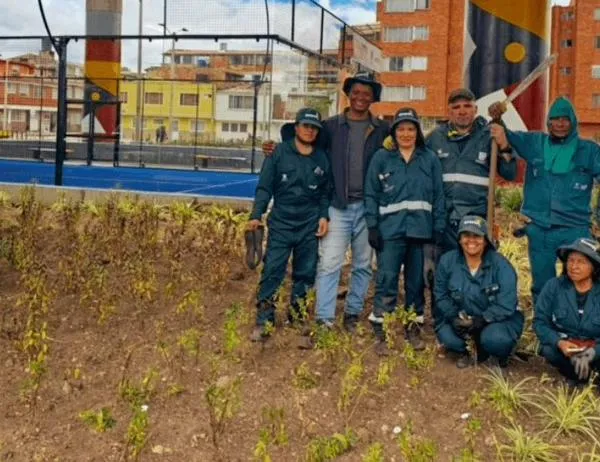Primera cancha de pádel en espacio público floreció con intervención del Jardín Botánico de Bogotá 