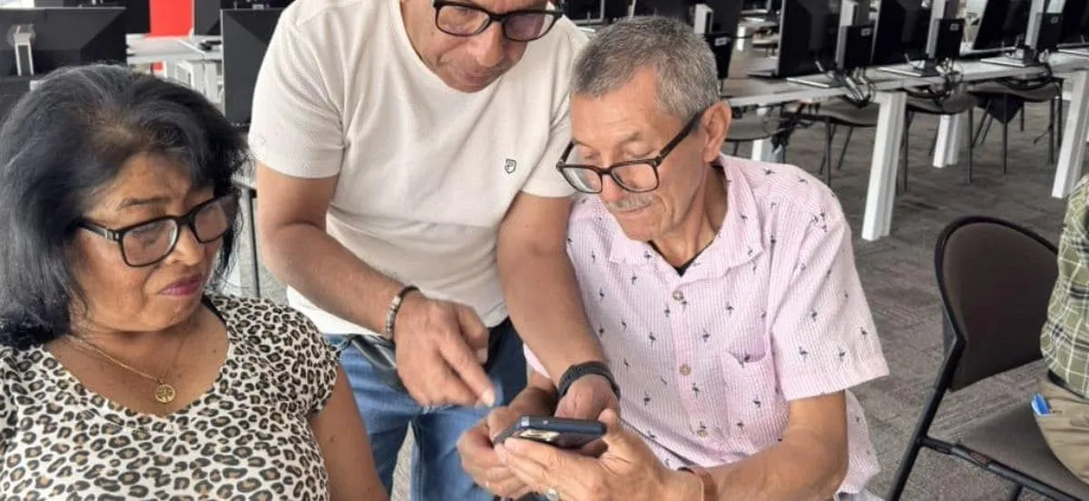 Con participación de 18 pensionadas, pensionados y sus cuidadores, inició Programa de Alfabetización Digital del FONCEP