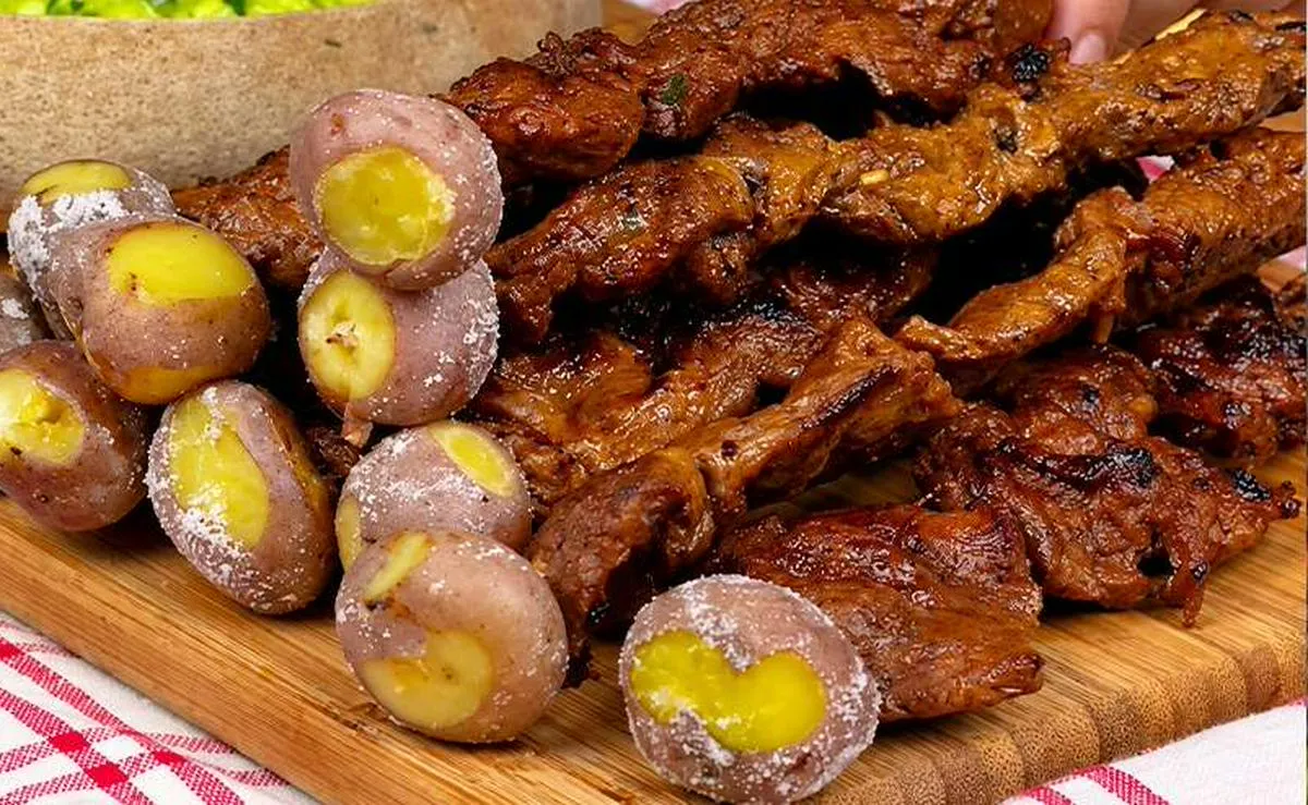 El secreto de los chuzos callejeros colombianos está en este adobo