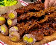 El secreto de los chuzos callejeros colombianos está en este adobo