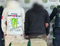 Con más de cuatro kilos de marihuana en bolsas de basura, así cayeron dos extranjeros en el centro de Bogotá 