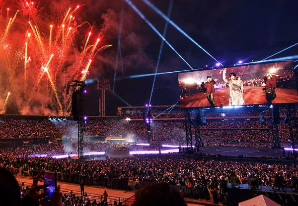 Capturan a supuestos ‘cosquilleros’ en concierto de BTS: coordinaban los robos con una radio