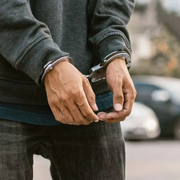Persecución terminó en volcamiento en Bogotá: capturan a dos sujetos