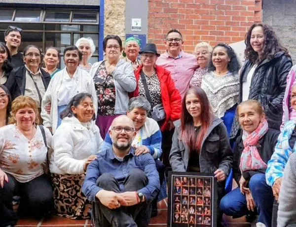 Universitarios transforman en arte los recuerdos de las personas mayores sobre la vida en Chapinero 