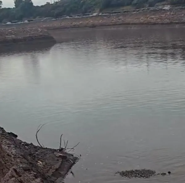 Conoce la crítica situación de agua en Facatativá por embalses bajos y descubre los operativos contra el desvío ilegal de quebradas para cultivos.